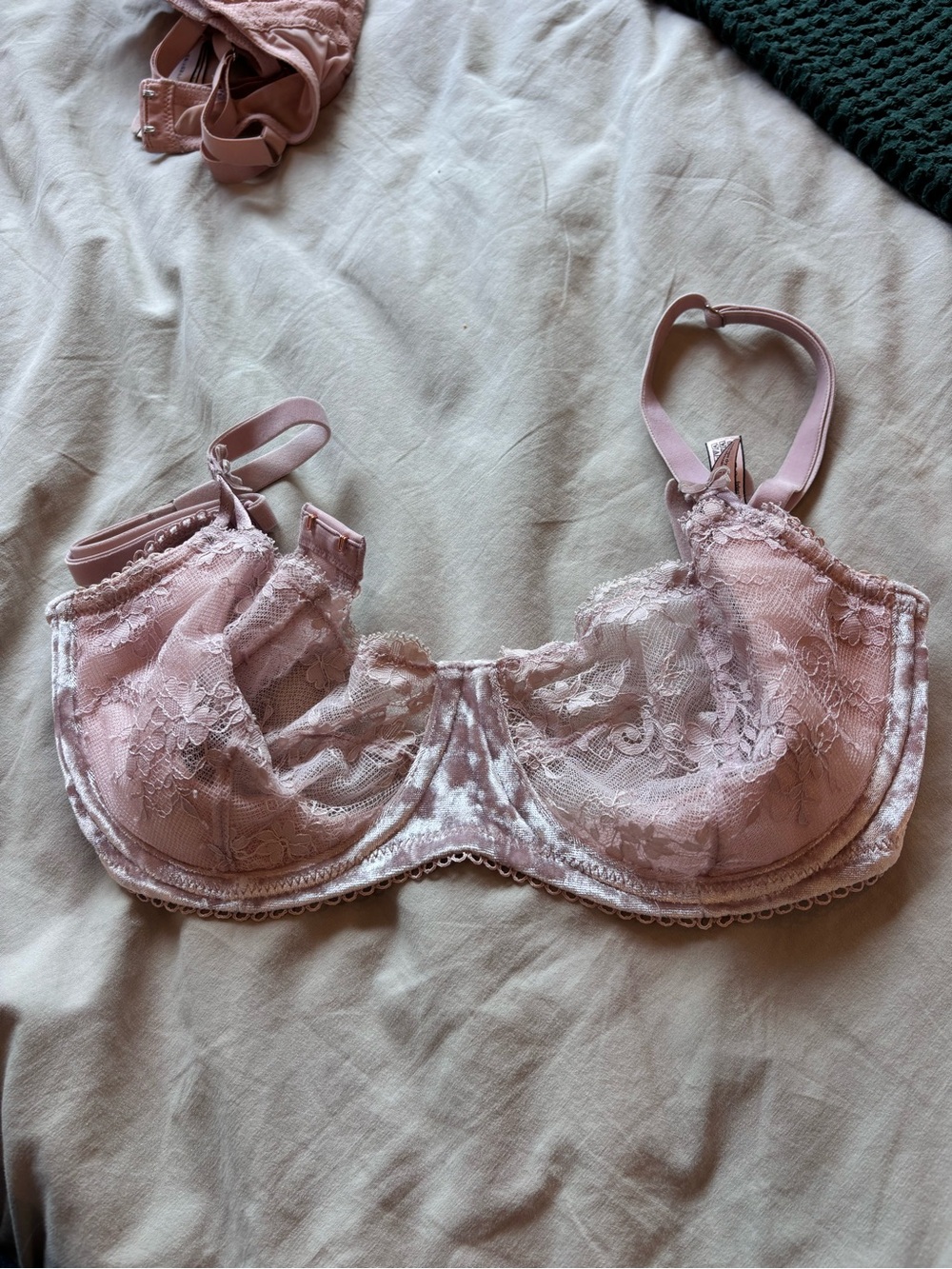 Victoria’s Secret 32ddd push up without padding lace balconette bra